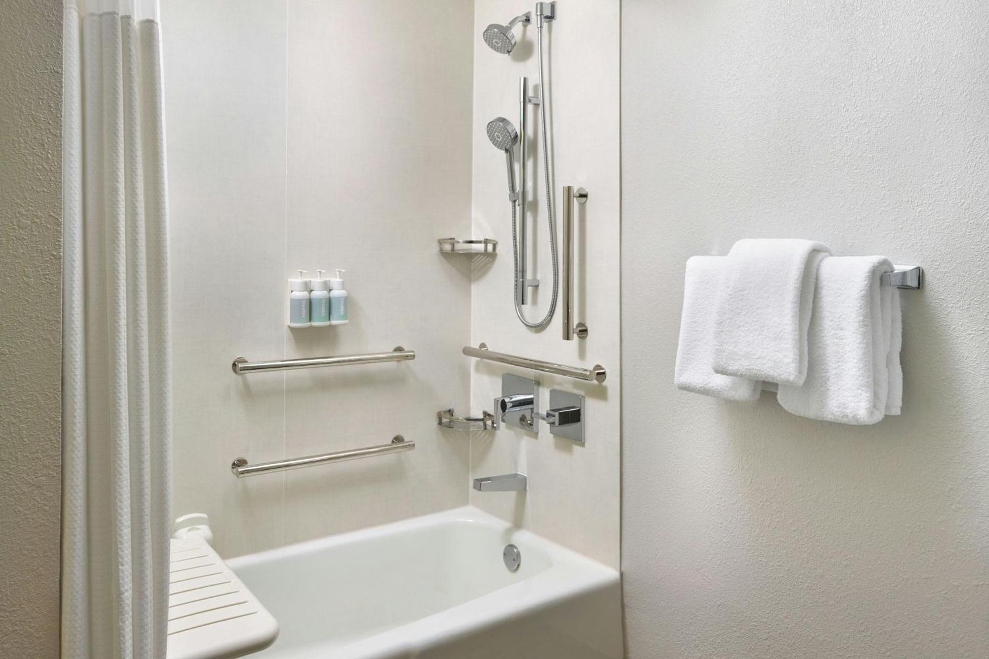 Courtyard By Marriott Newark Elizabeth Hotel Bagian luar foto