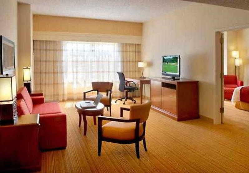 Courtyard By Marriott Newark Elizabeth Hotel Bagian luar foto